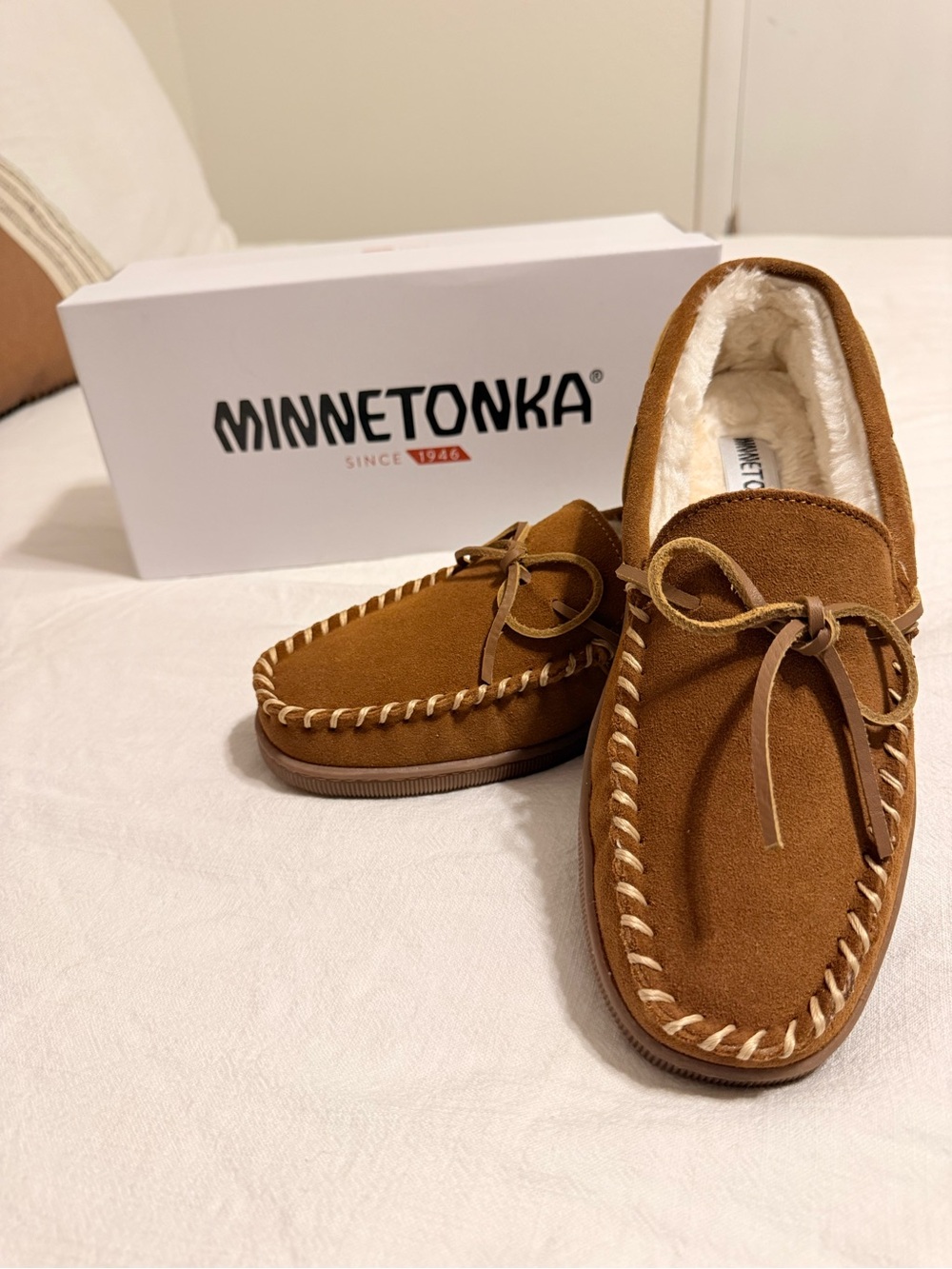 Minnetonka Men’s Chestnut Brown Suede Moccasin Slippers - Never Worn